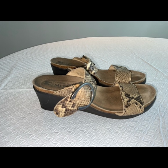 Mephisto Stylish, Comfy, Ladies Wedge Heeled Slide on Sandals sz 38/ 7-7.5 - Picture 2 of 4